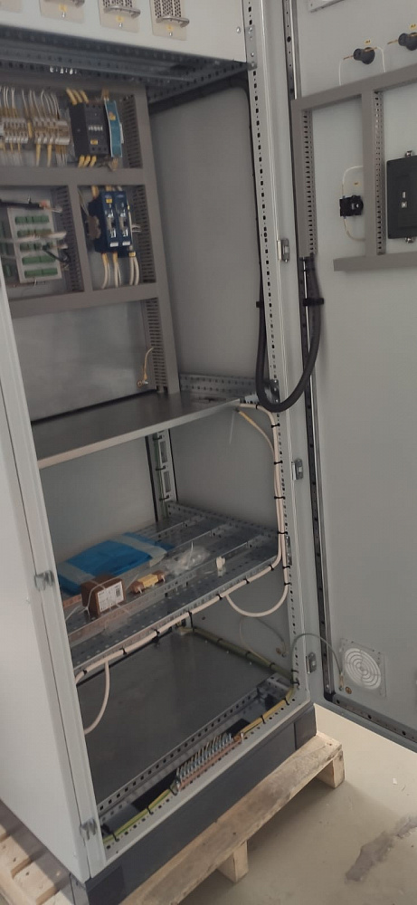 Шкаф оперативного тока ШОТ 380В/110В 6кВт с комплектом АКБ